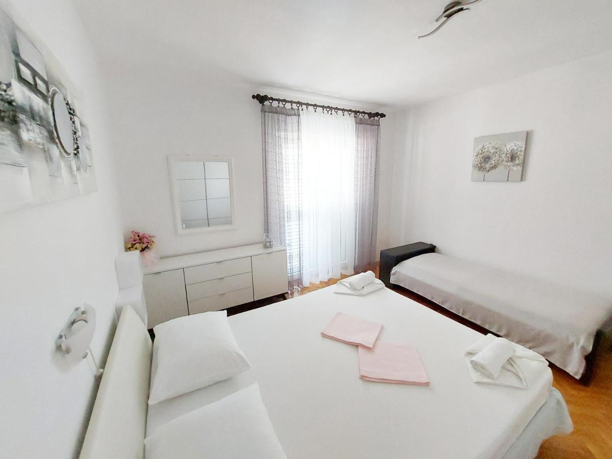 Apartment Eli Pag Town Esterno foto